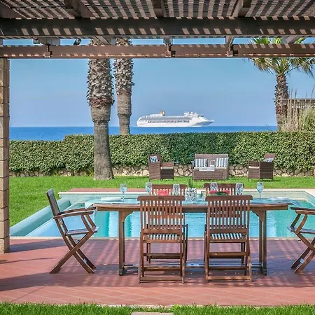 Villa Sleeps 6 Pool Air Con Wifi