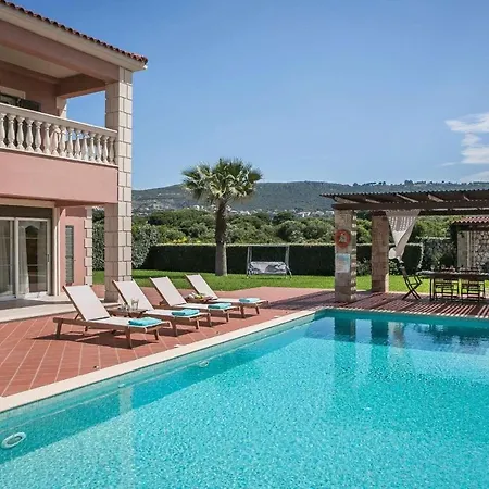 Villa Sleeps 6 Pool Air Con Wifi