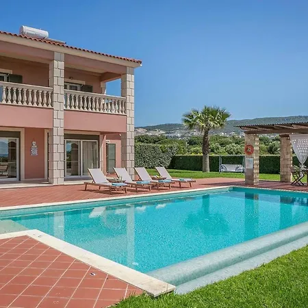 Villa Sleeps 6 Pool Air Con Wifi