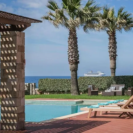 Villa Sleeps 6 Pool Air Con Wifi *