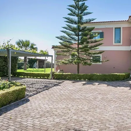 Sleeps 6 Pool Air Con Wifi